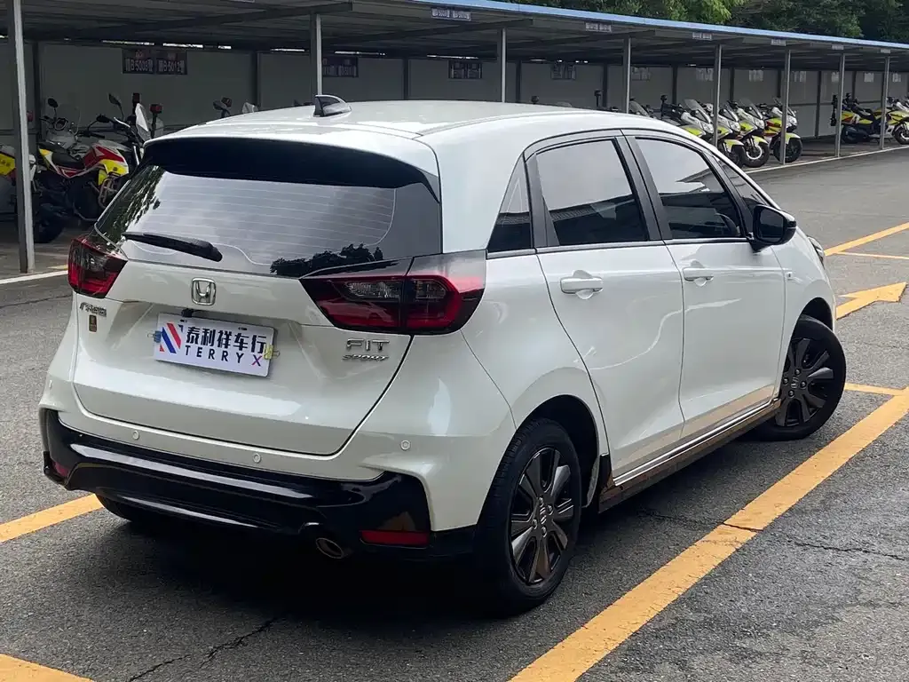 Honda Fit — фото 10