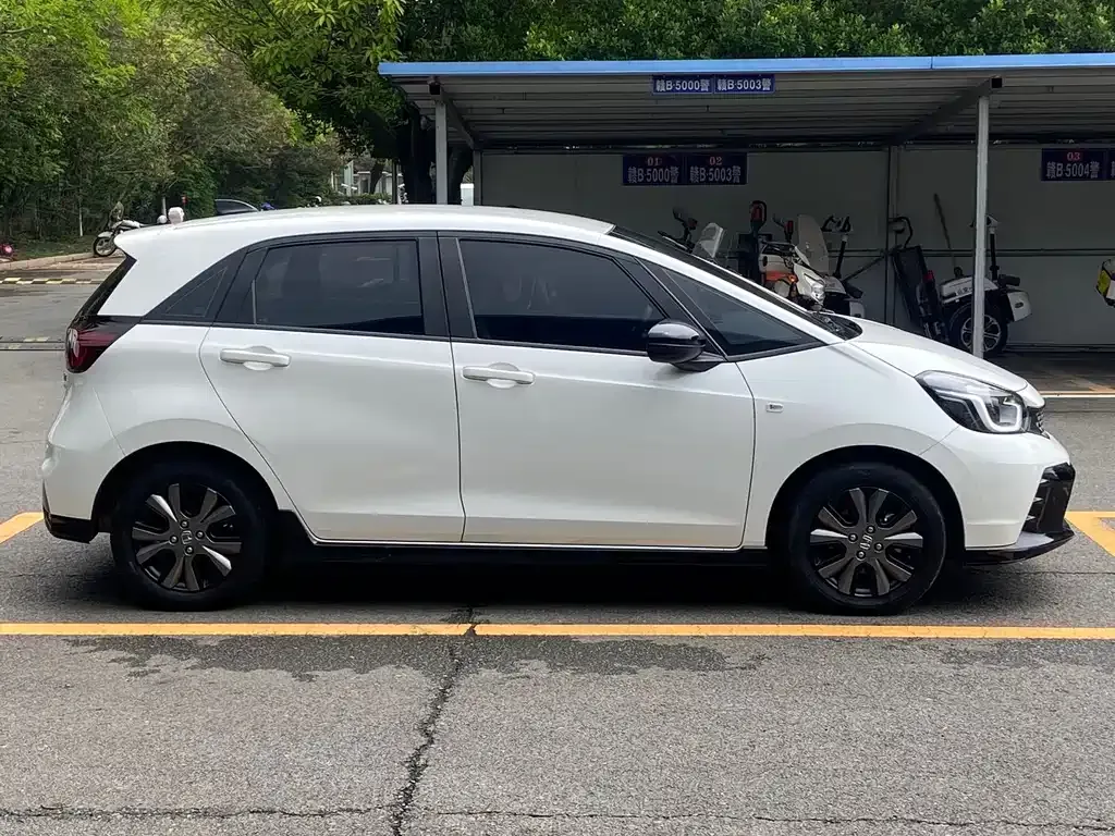 Honda Fit — фото 9
