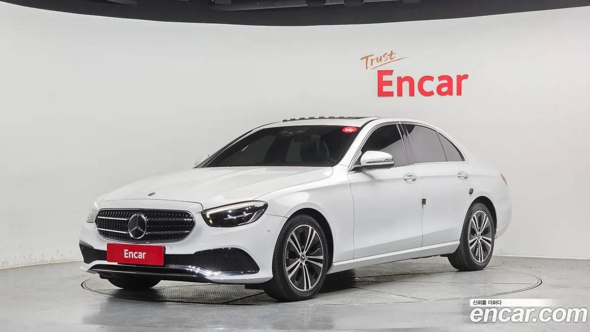 Mercedes-Benz E-Class — фото 1