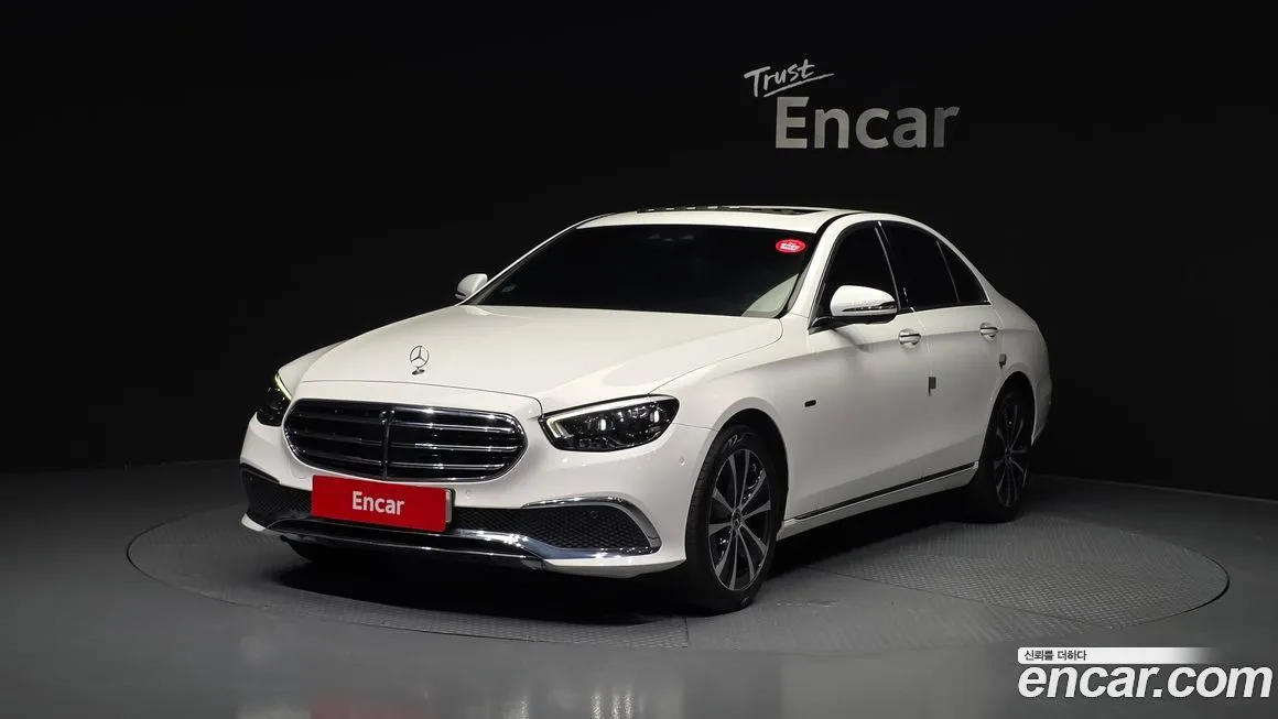 Mercedes-Benz E-Class — фото 1