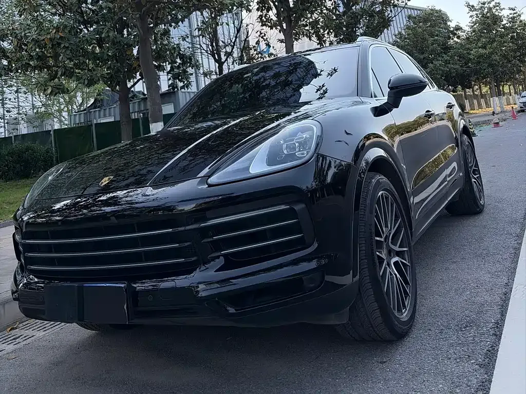 Porsche Cayenne — фото 1