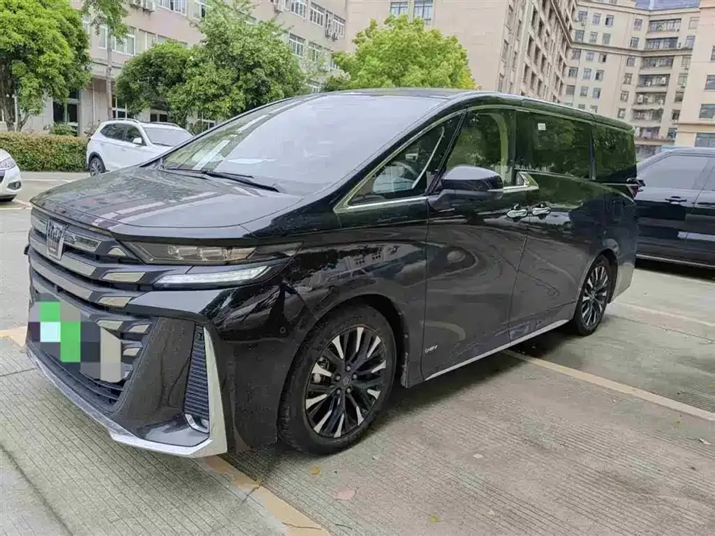 Toyota Vellfire — фото 1