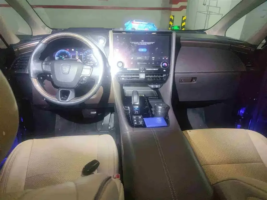 Toyota Vellfire — фото 3