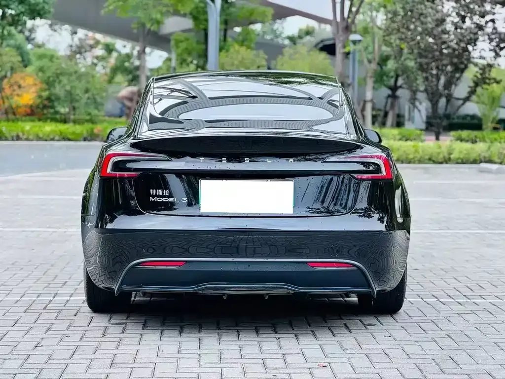 Tesla Model 3 — фото 9