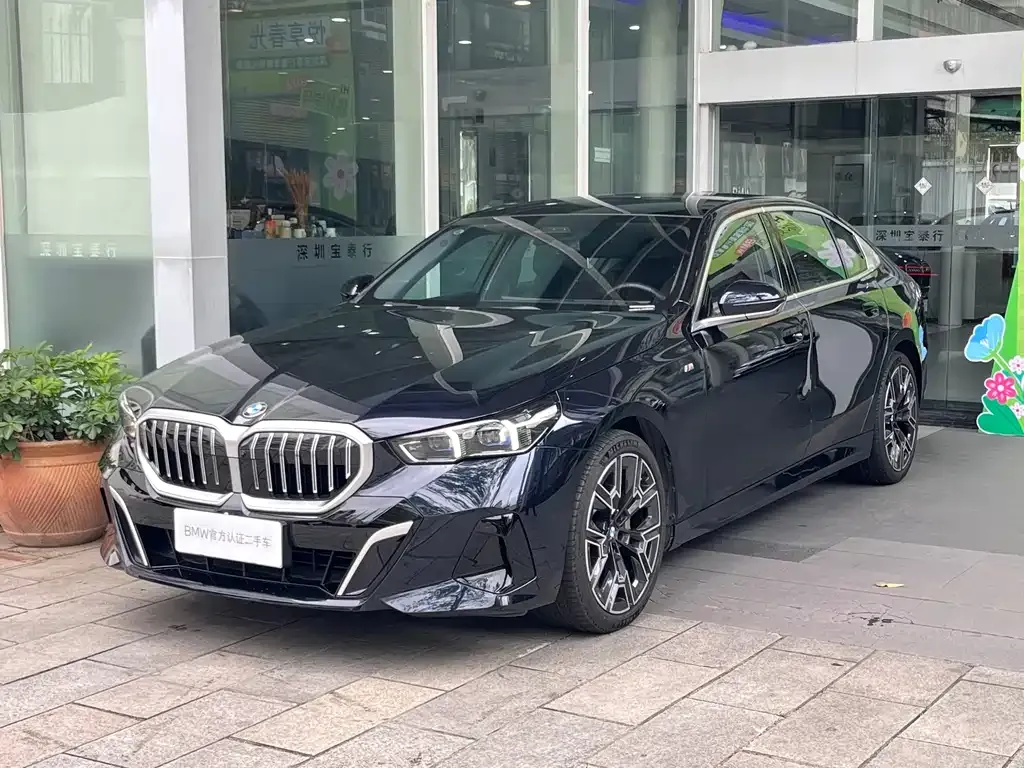 BMW 5 Series — фото 1
