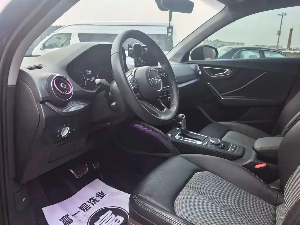 Audi Q2L — фото 6