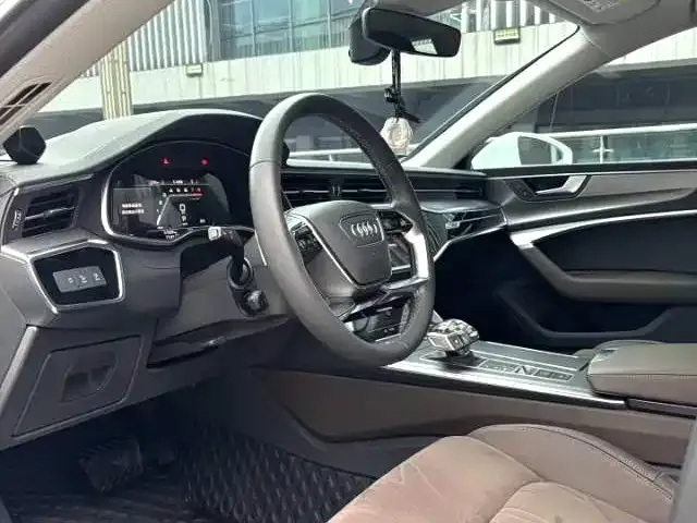 Audi A7L — фото 2