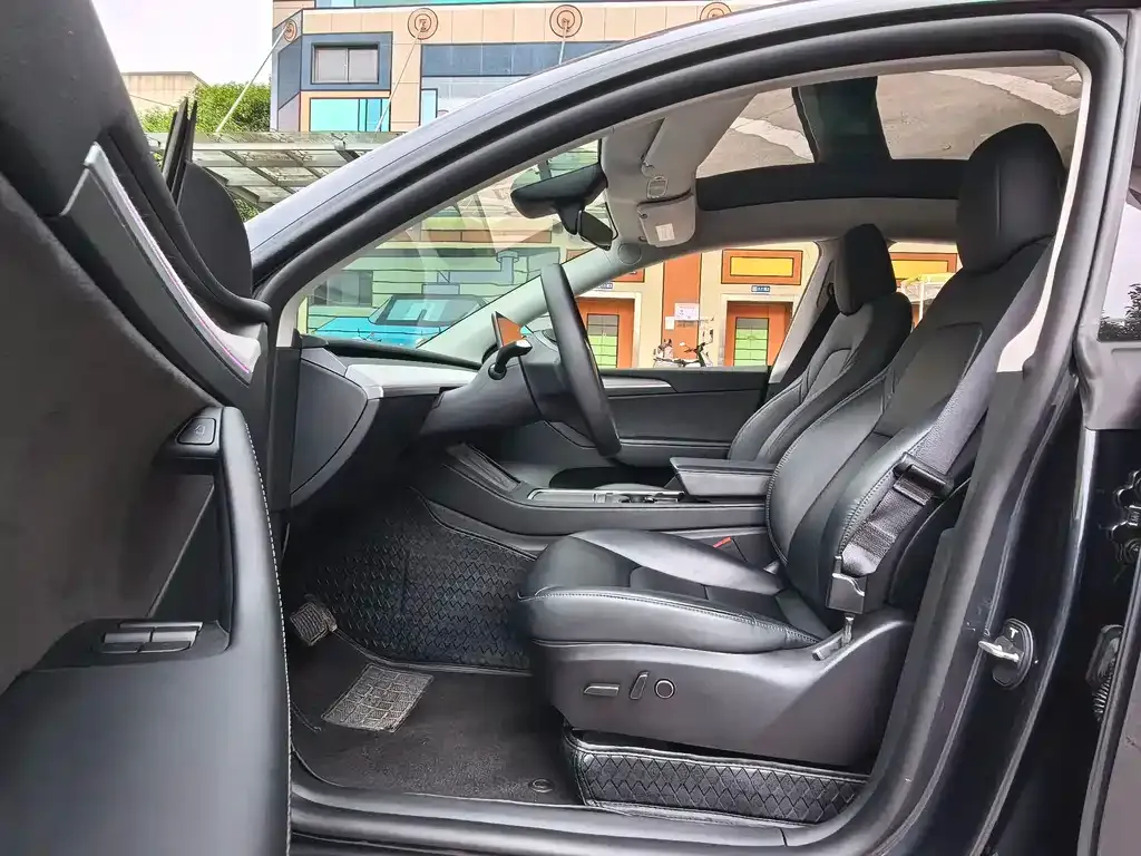 Tesla Model Y — фото 4