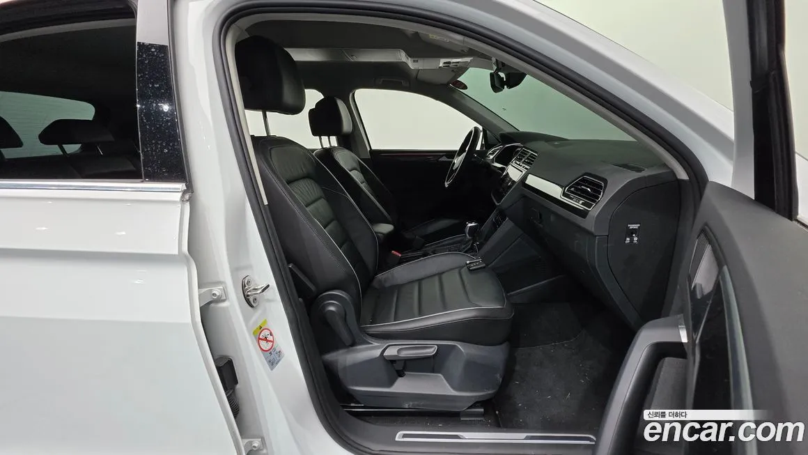 Volkswagen Tiguan — фото 6
