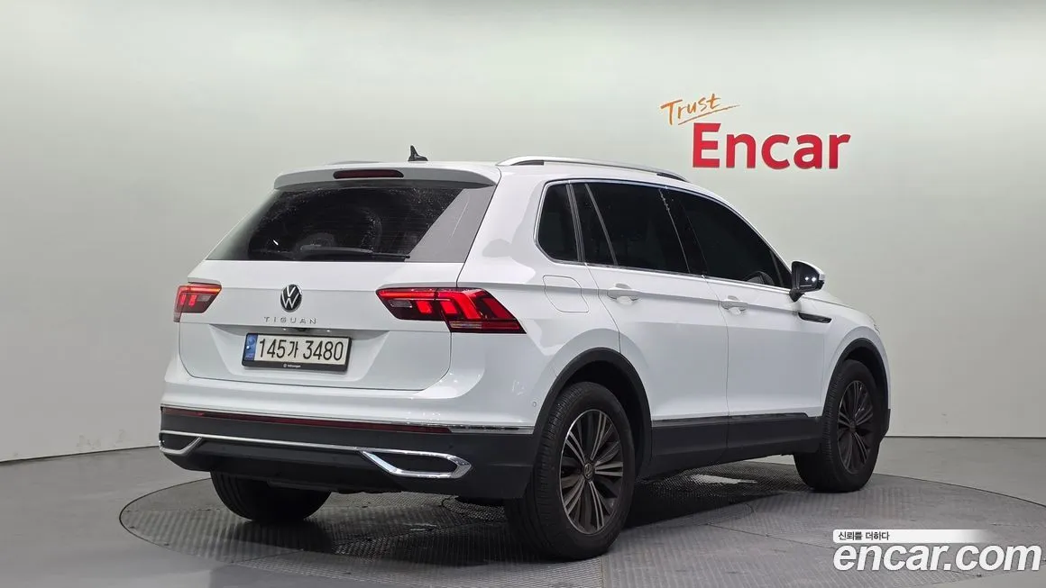 Volkswagen Tiguan — фото 9