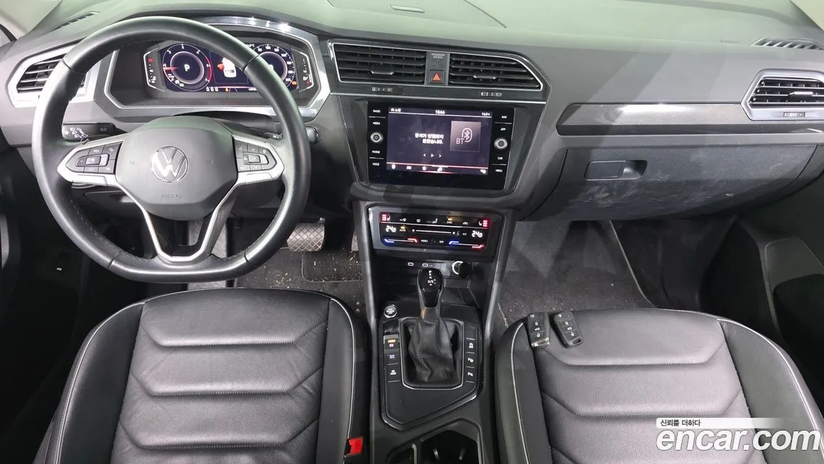 Volkswagen Tiguan — фото 8