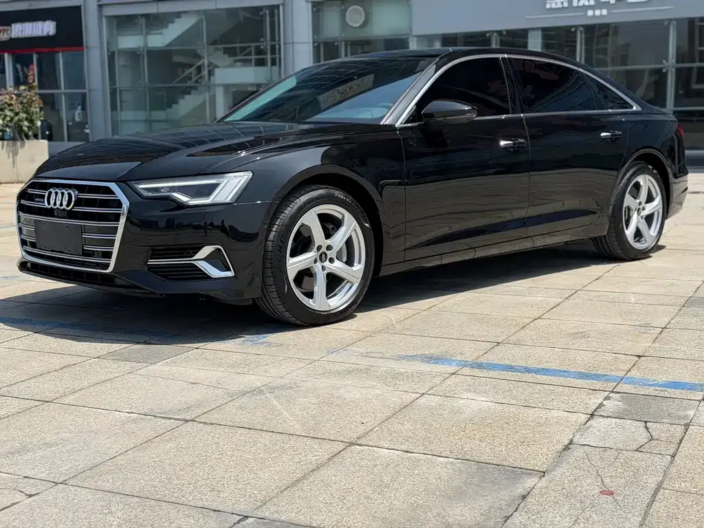 Audi A6L — фото 1