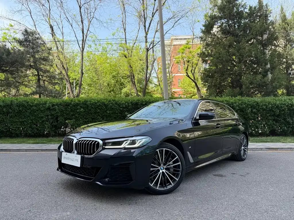 BMW 5 Series — фото 1