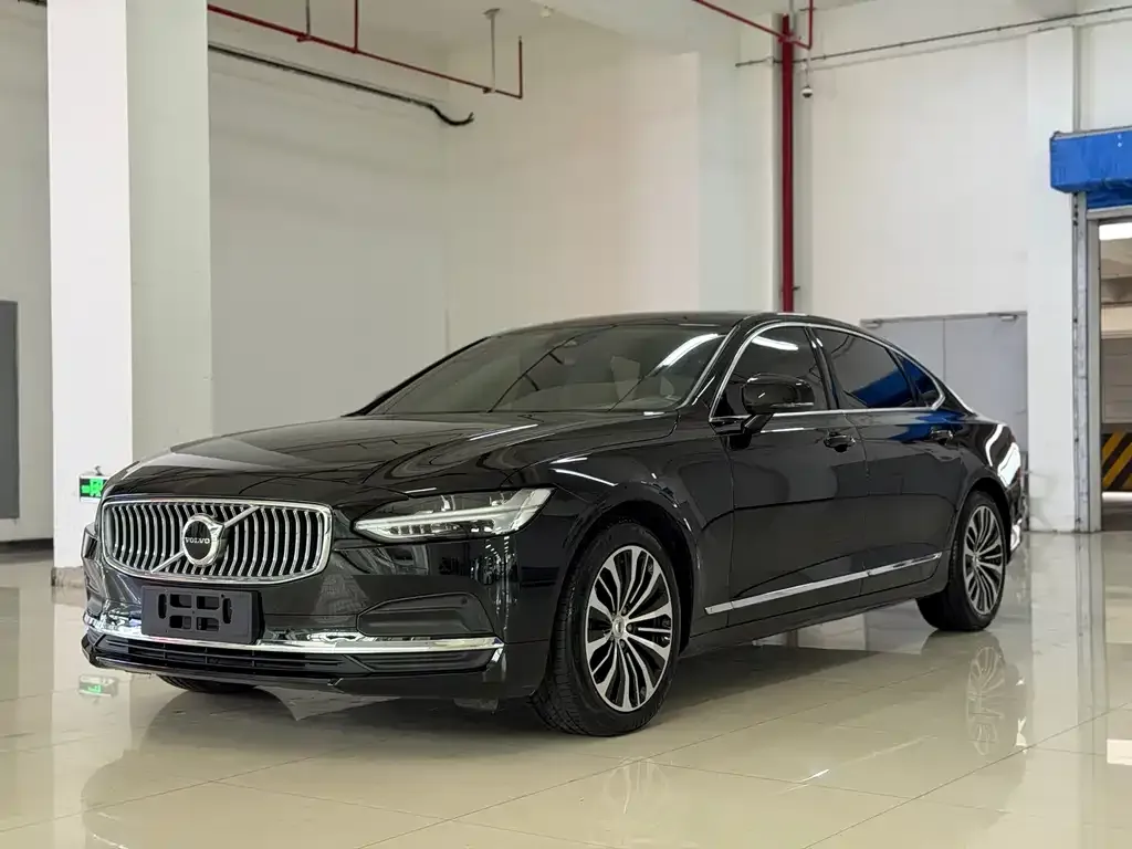 Volvo S90 — фото 1