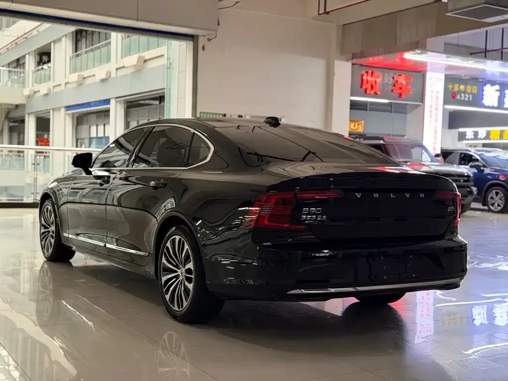 Volvo S90 — фото 9