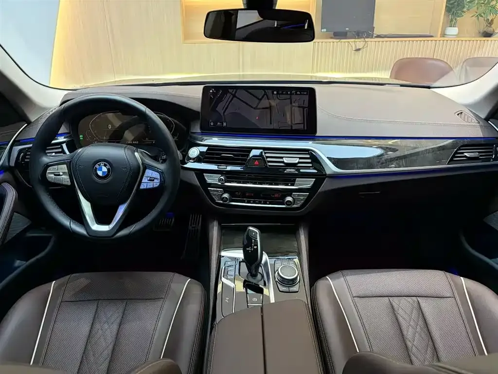 BMW 5 Series — фото 6