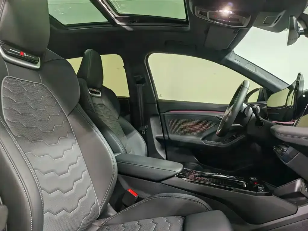 Audi Q6L Sportback e-tron — фото 10