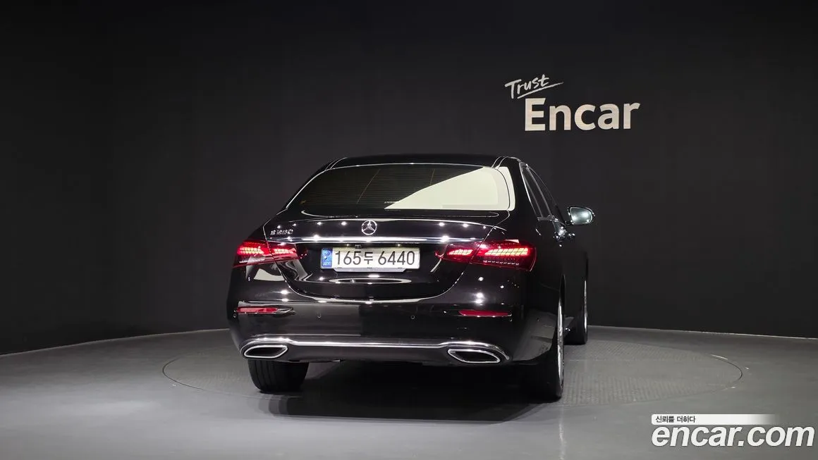 Mercedes-Benz E-Class — фото 2
