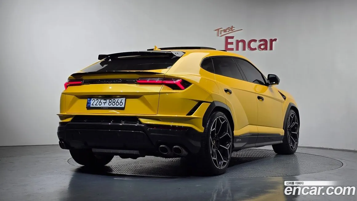 Lamborghini Urus — фото 9