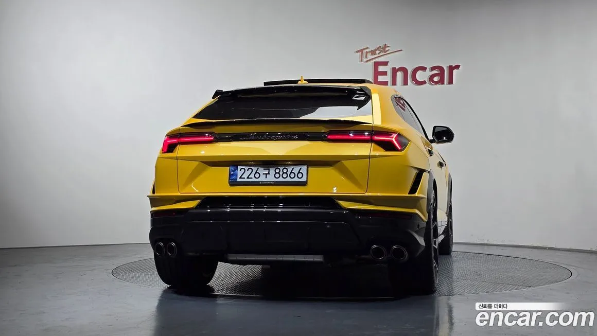Lamborghini Urus — фото 3