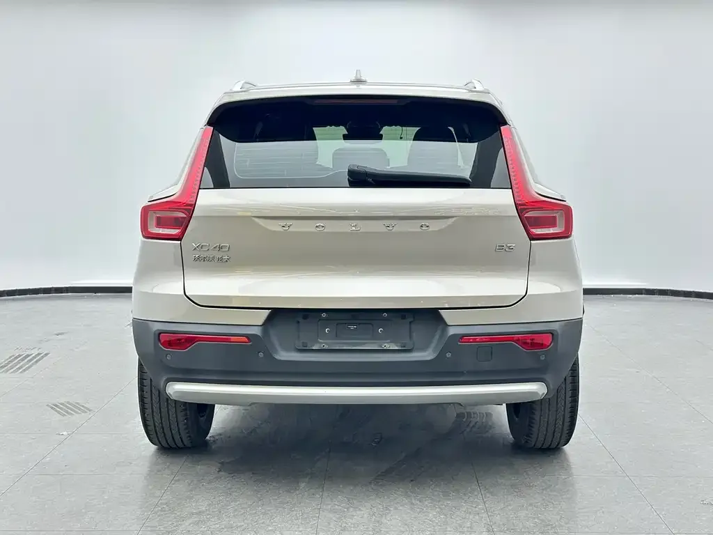 Volvo XC40 — фото 2