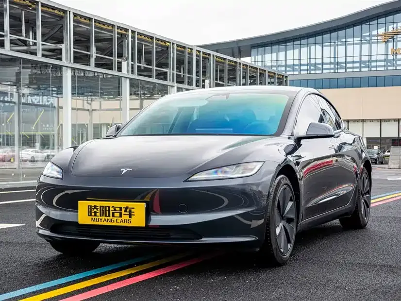 Tesla Model 3 — фото 1