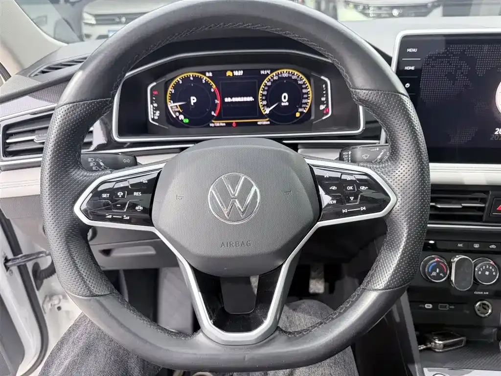 Volkswagen Tiguan L — фото 9