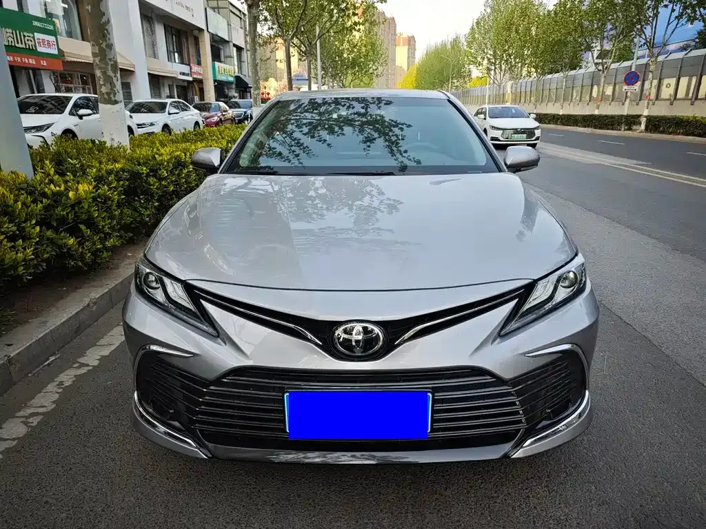 Toyota Camry — фото 9