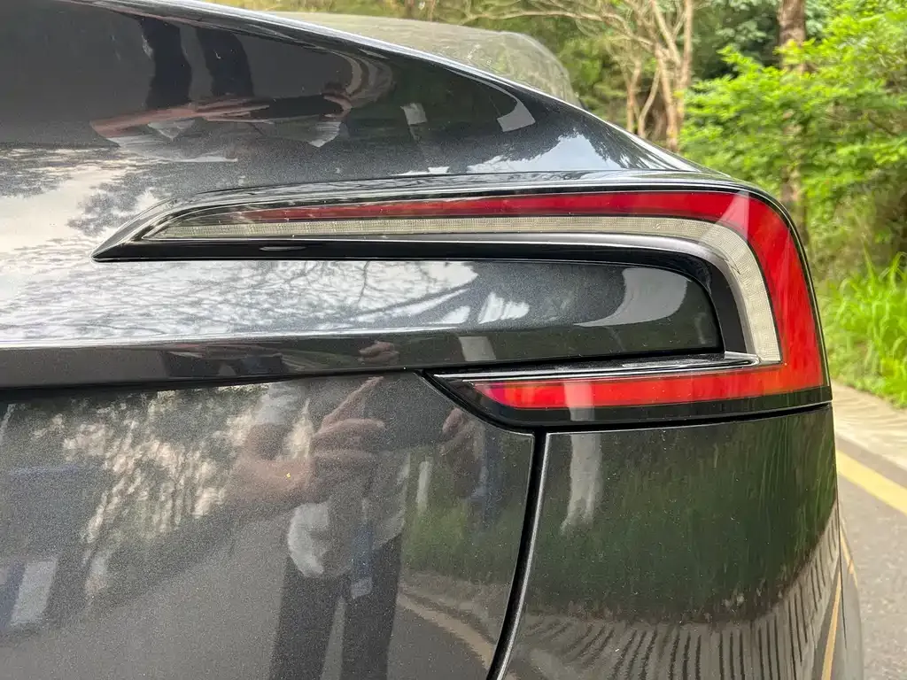 Tesla Model 3 — фото 3