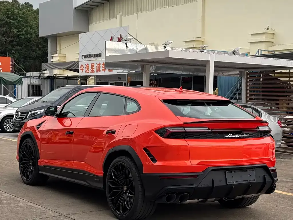 Lamborghini Urus SE — фото 6