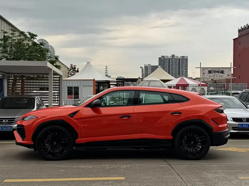 Lamborghini Urus SE — фото 10