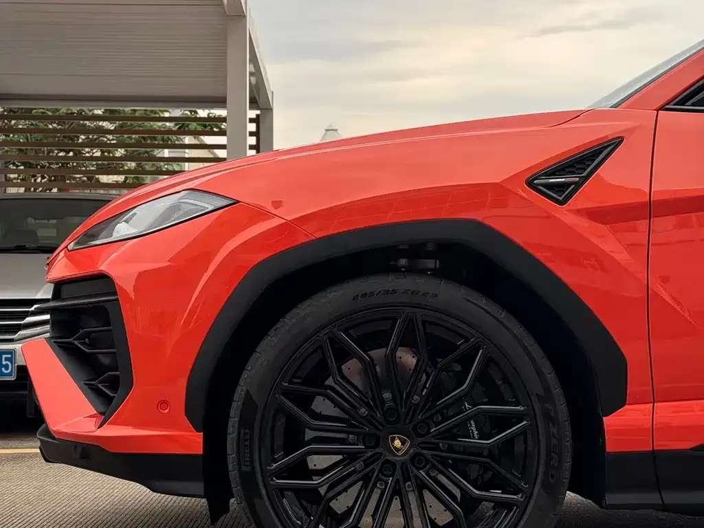 Lamborghini Urus SE — фото 5