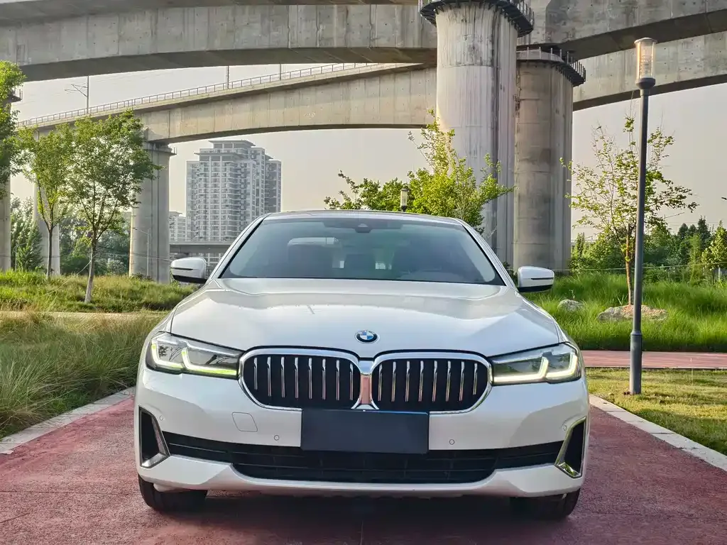BMW 5 Series — фото 9