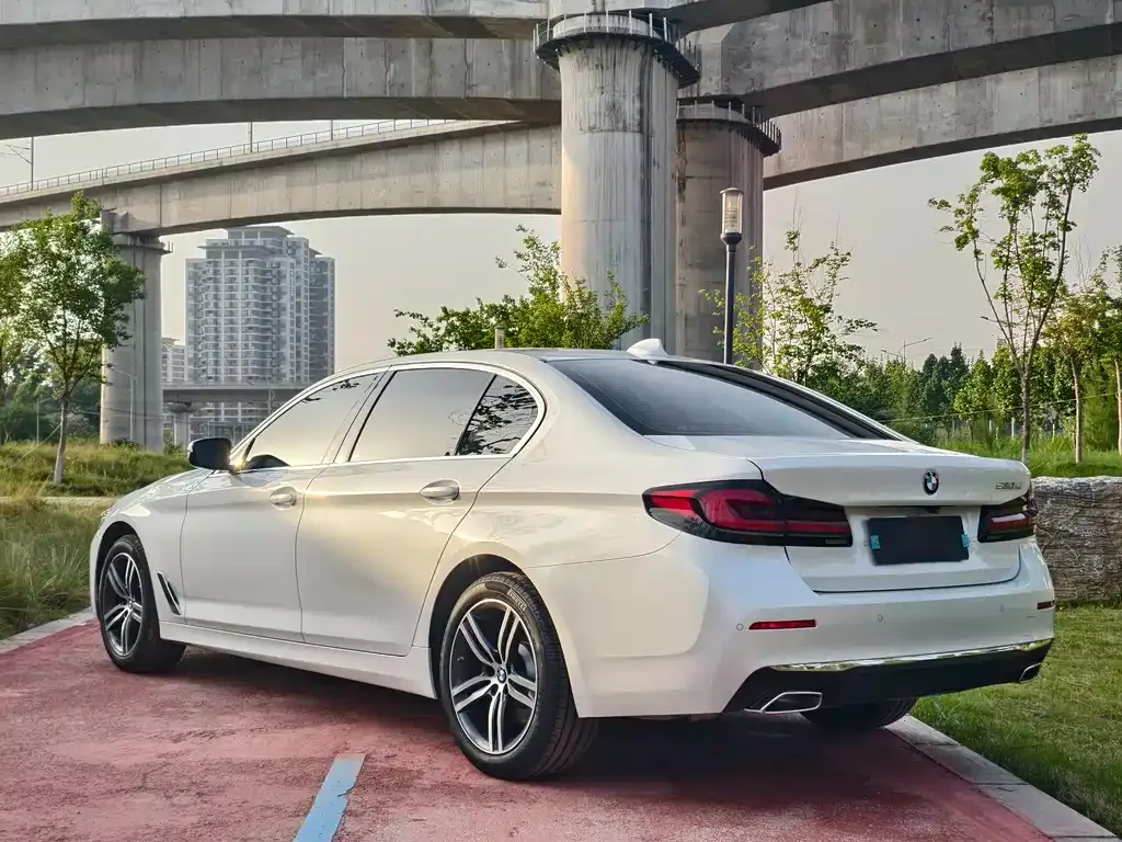 BMW 5 Series — фото 4