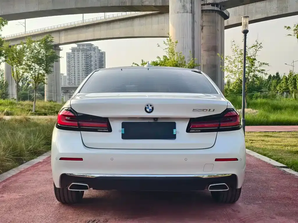 BMW 5 Series — фото 5