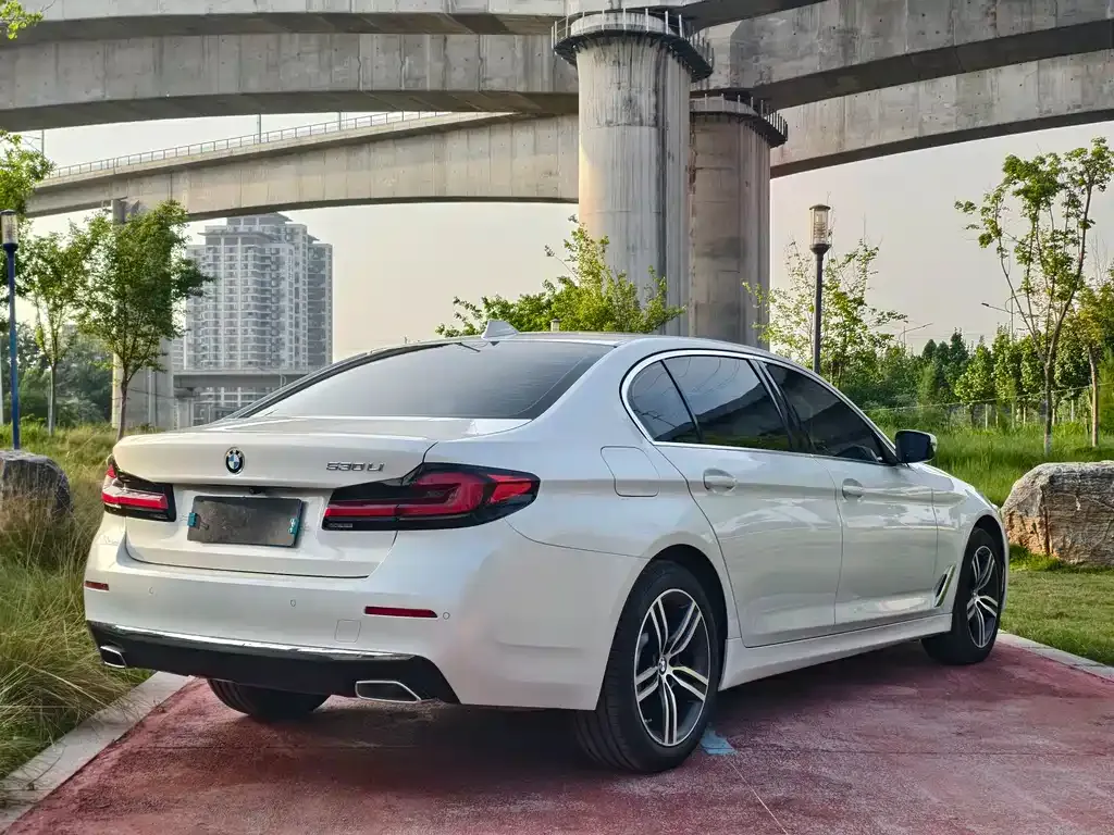BMW 5 Series — фото 7