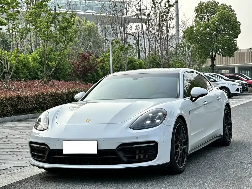 Porsche Panamera — фото 1