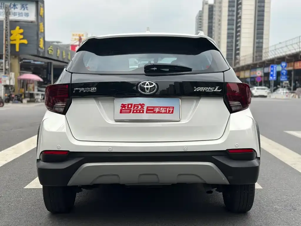 Toyota Yaris L — фото 9
