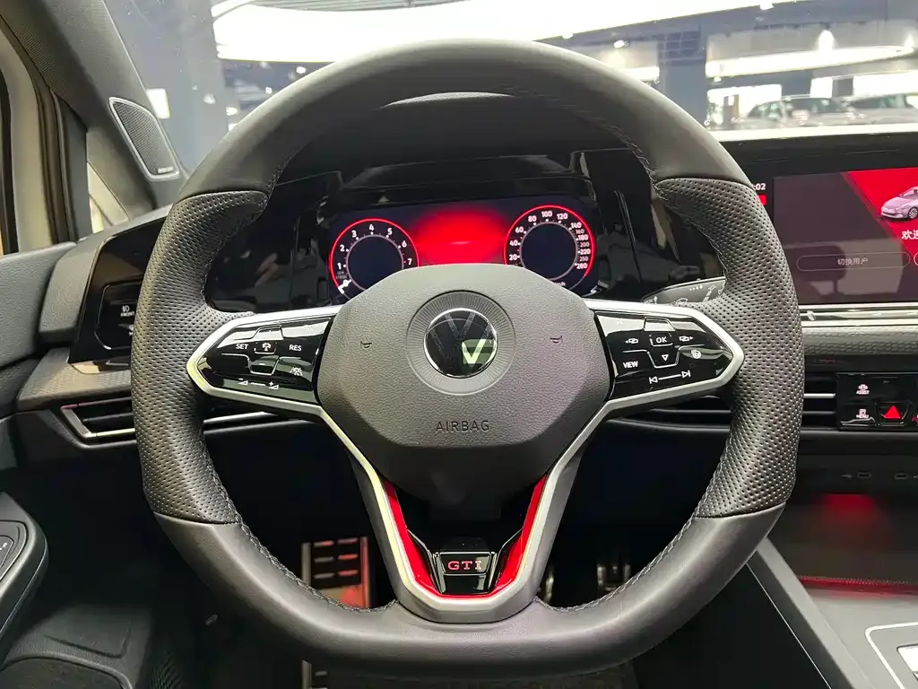 Volkswagen Golf GTI — фото 6
