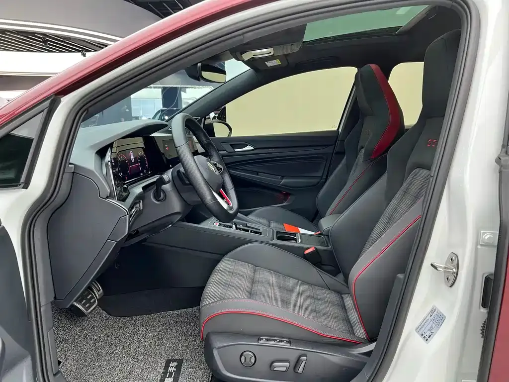 Volkswagen Golf GTI — фото 9