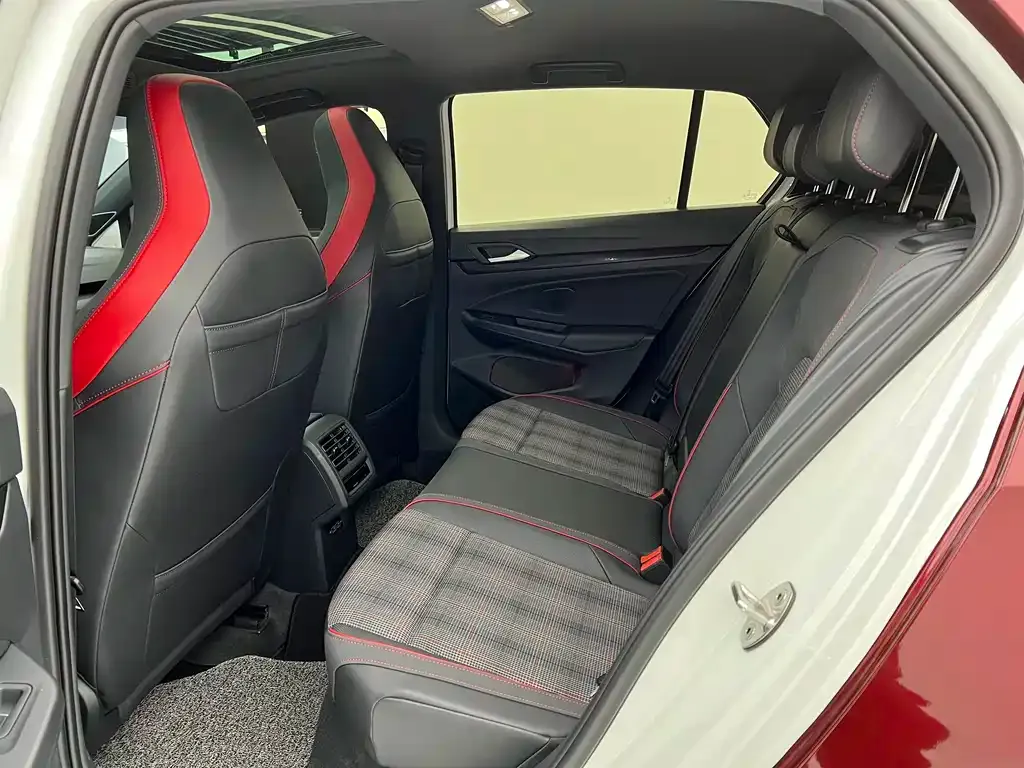 Volkswagen Golf GTI — фото 7