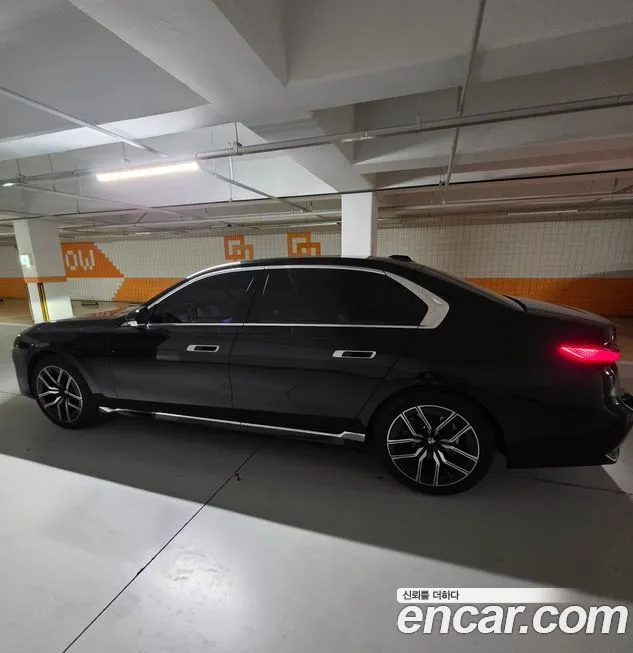 BMW 7-Series — фото 10