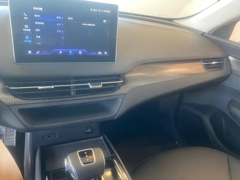 Hongqi E-QM5 — фото 2