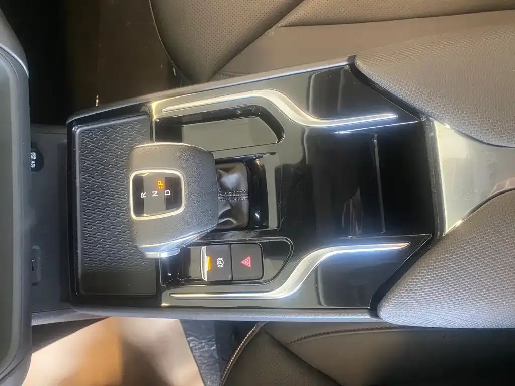 Hongqi E-QM5 — фото 10