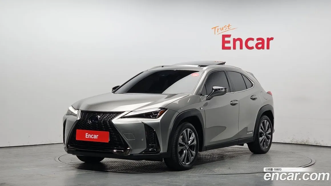 Lexus UX — фото 1