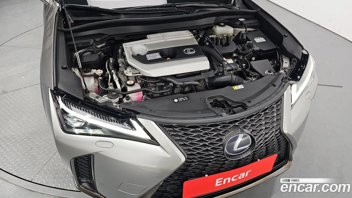 Lexus UX — фото 8