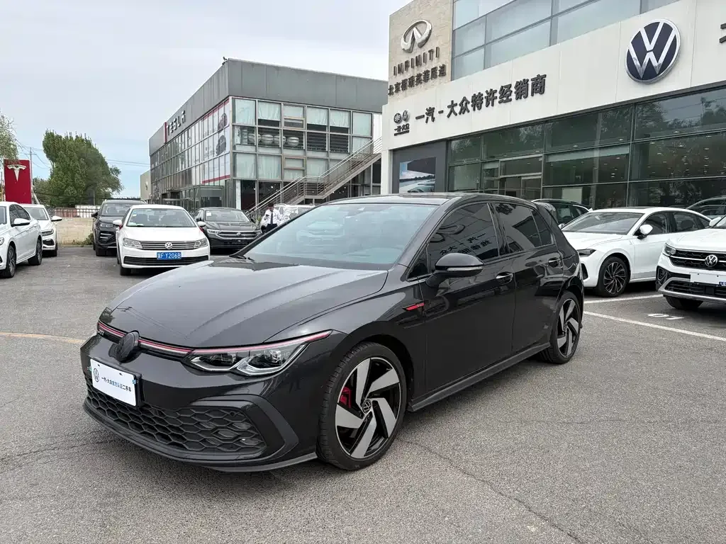 Volkswagen Golf GTI — фото 1