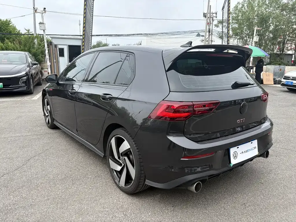 Volkswagen Golf GTI — фото 10