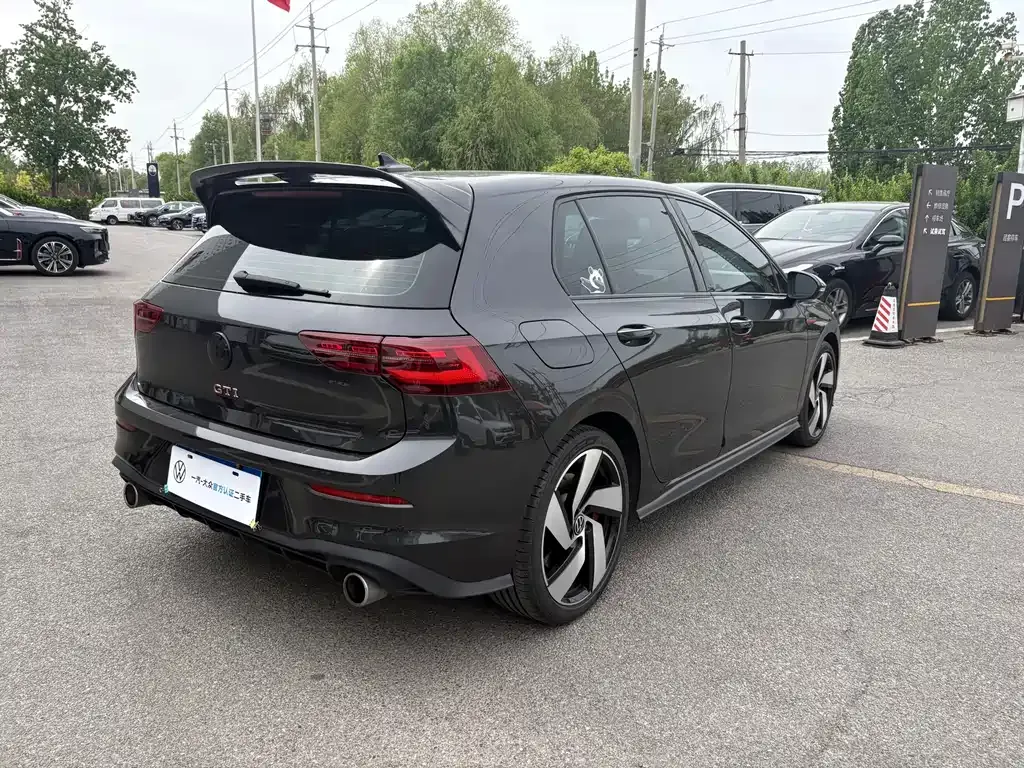 Volkswagen Golf GTI — фото 6
