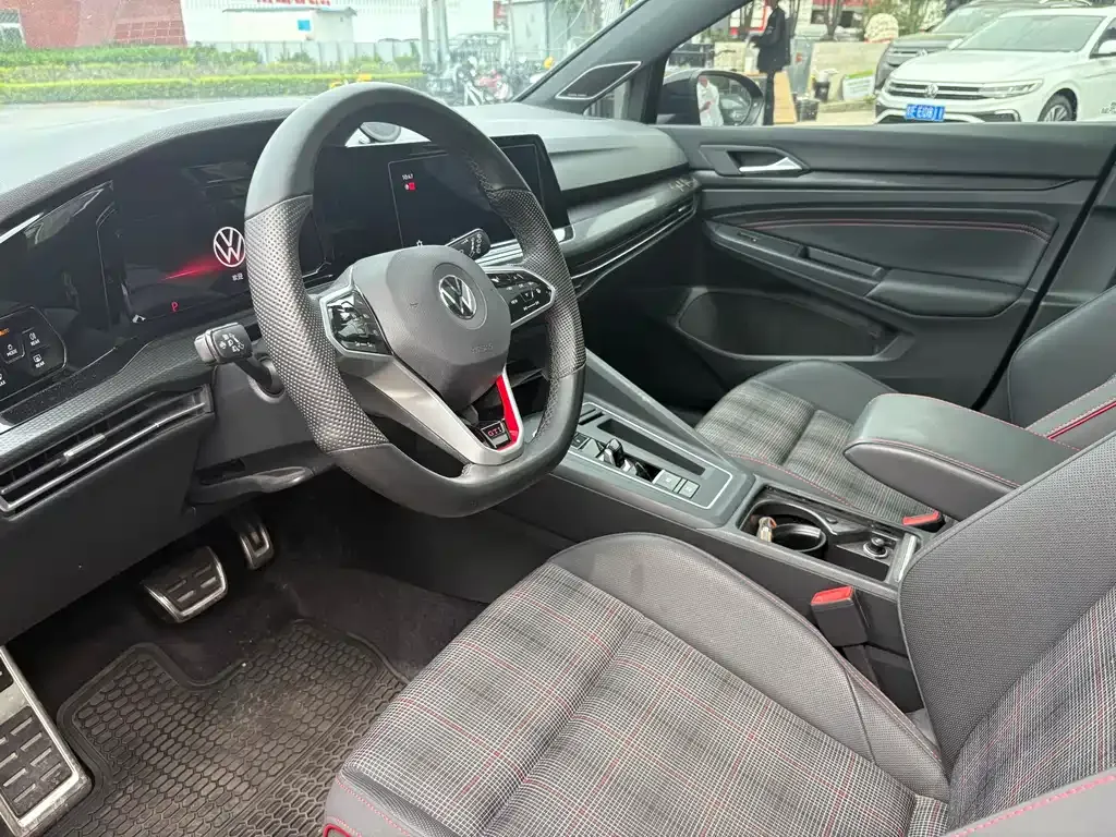 Volkswagen Golf GTI — фото 8